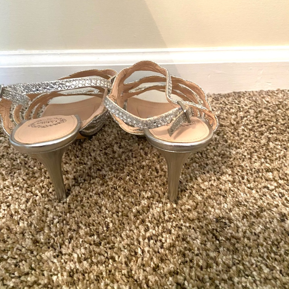 Silver Heels - Picture 3 of 4